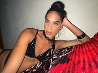 Nicole Helloa
